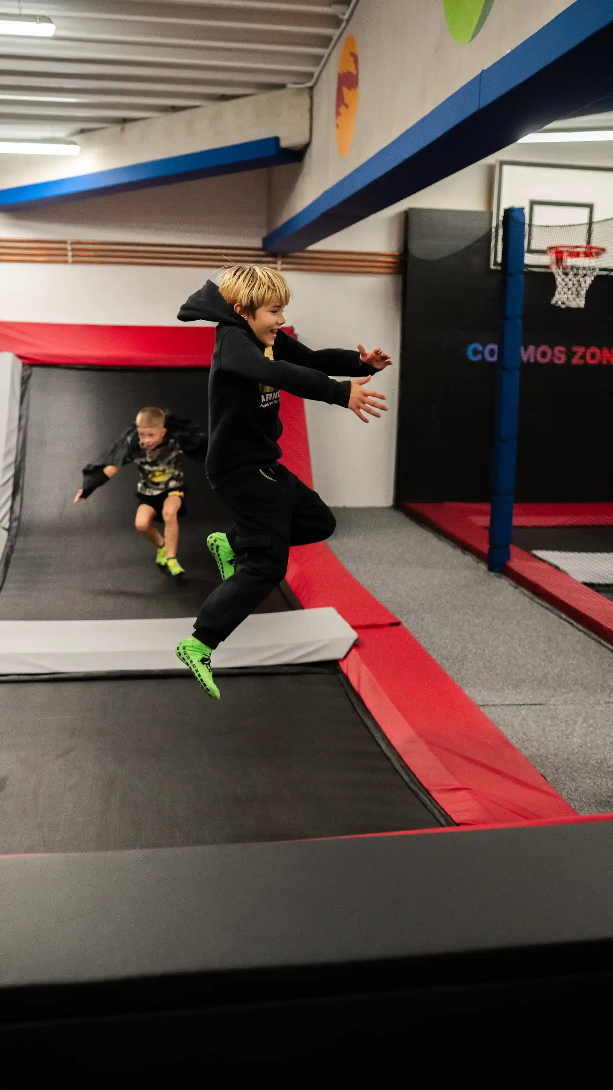 skok v trampolinove zone